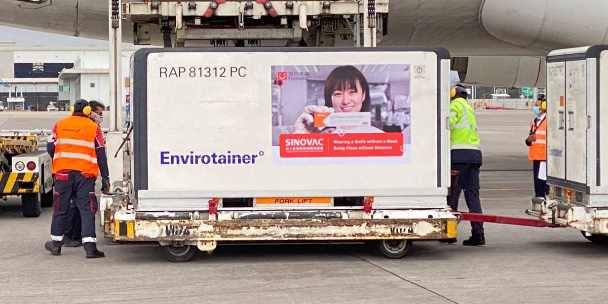 Ecuador recibe dos millones de dosis de la vacuna de Sinovac