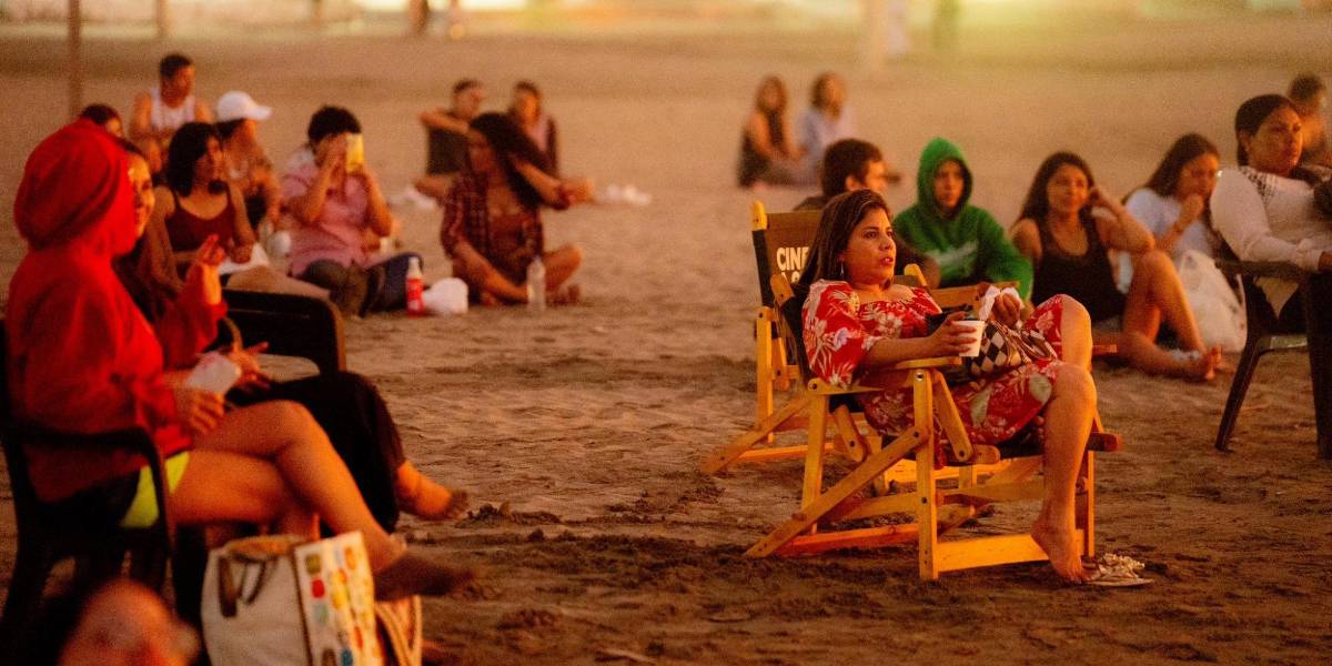 La Alcaldía de Manta ofrece cine al aire libre para relajar a sus ciudadanos