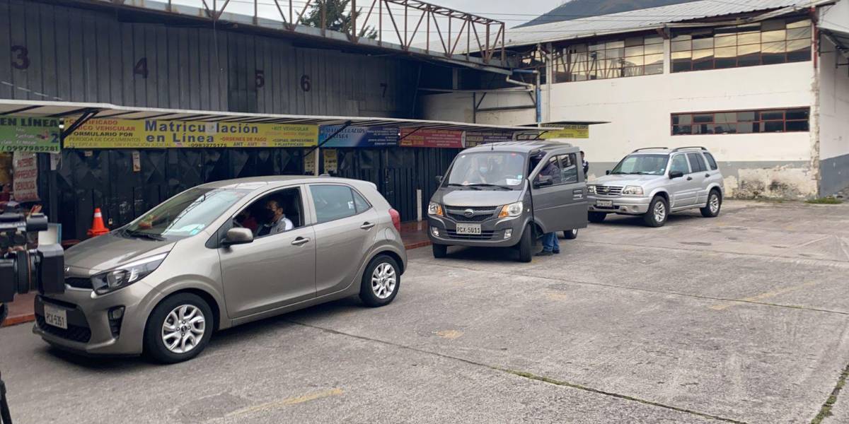 La revisión técnica vehicular arrancó esta mañana en Quito
