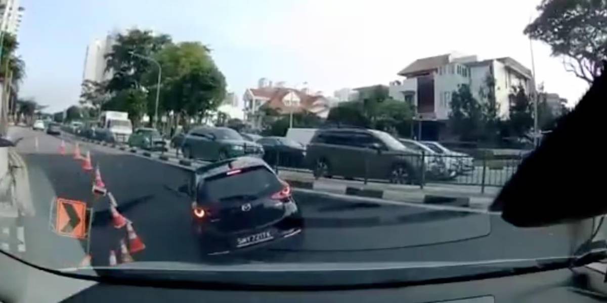 Un socavón de 3 metros se traga un auto con su conductora en Singapur