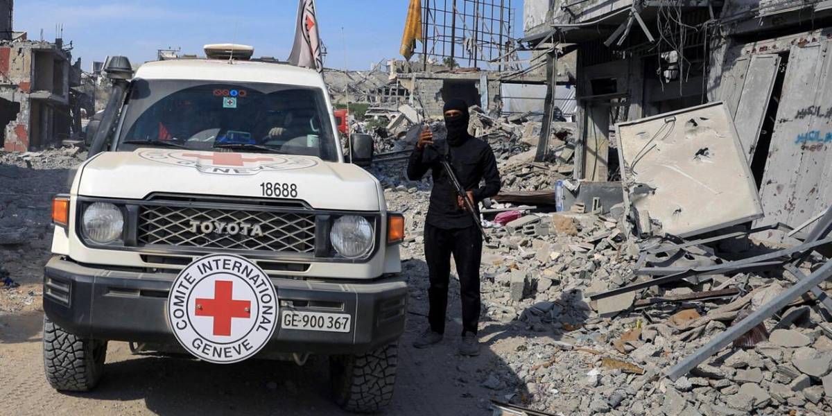 La Cruz Roja recibe de Hamás los cuerpos de tres supuestos rehenes en Gaza