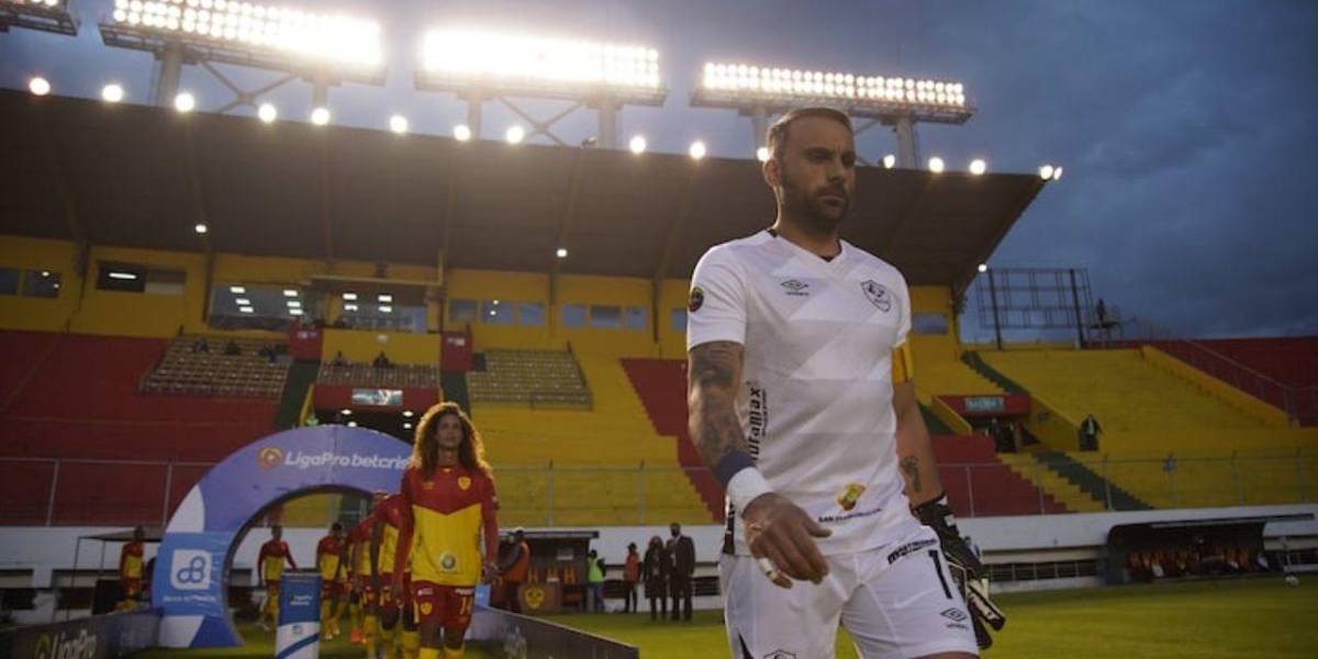 El portero Frascarelli se queja por el comunicado de Aucas