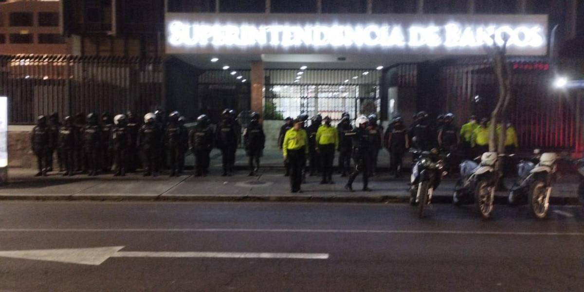 Gobierno desconoce a Raúl González como Superintendente de Bancos