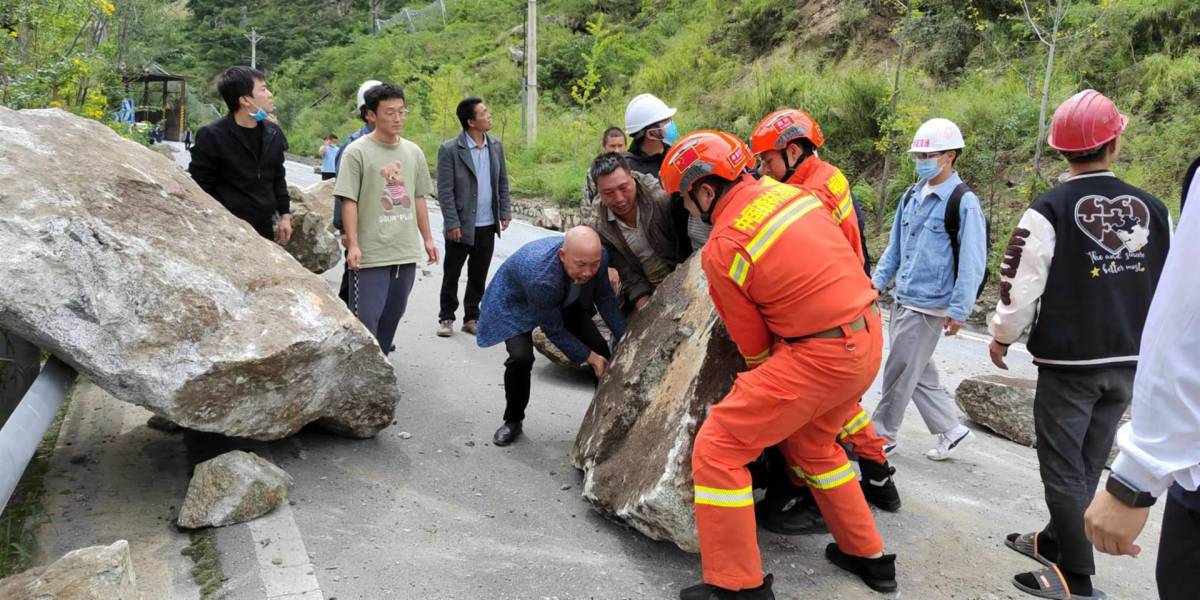 Continúan las tareas de rescate tras sismo que deja 65 muertos en China