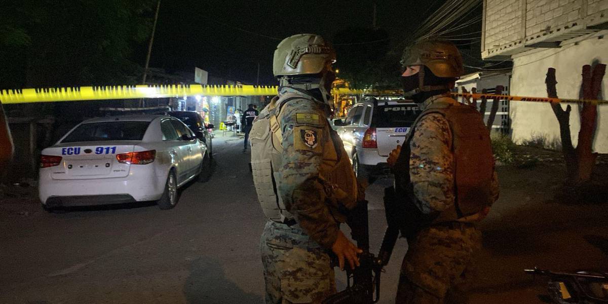 Manta: Policía allana inmueble y detiene a dos personas vinculadas a Los Choneros