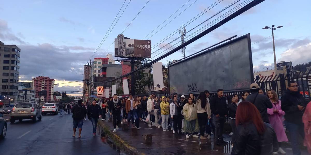 Quito: fuerte lluvia y granizo sorprendió a los fanáticos del concierto Urban Fest