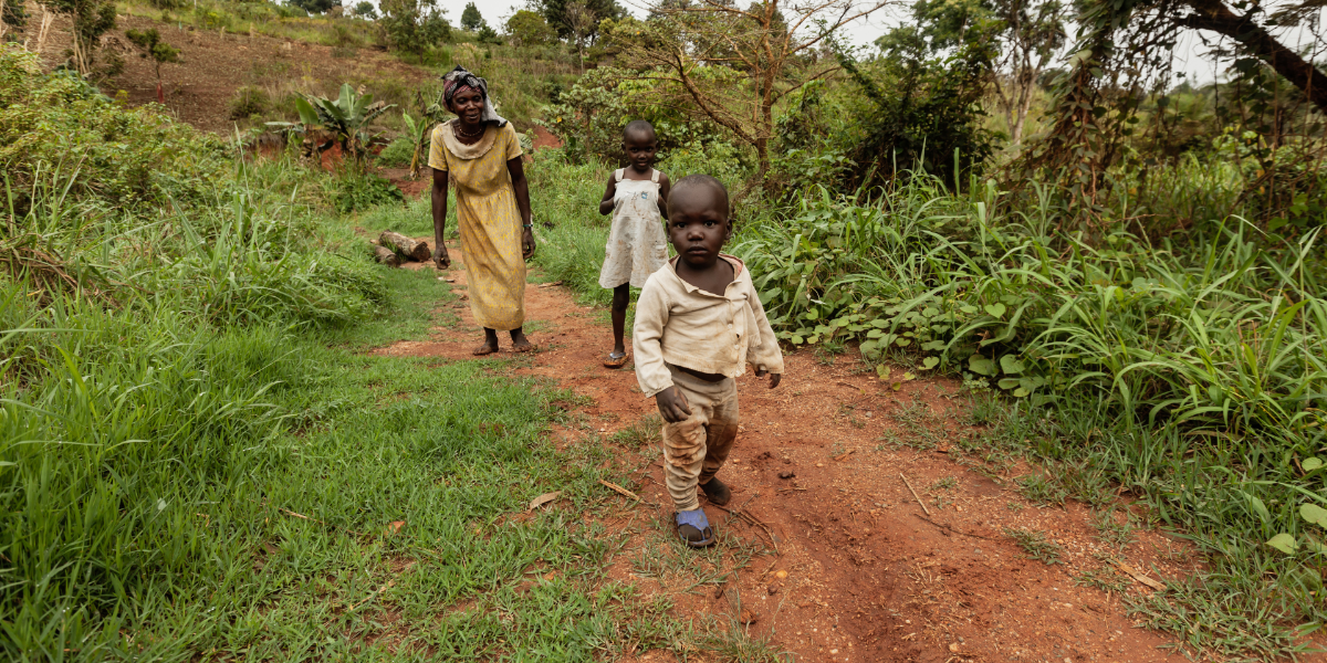 Niños de Uganda recrearon el atentado contra Donald Trump
