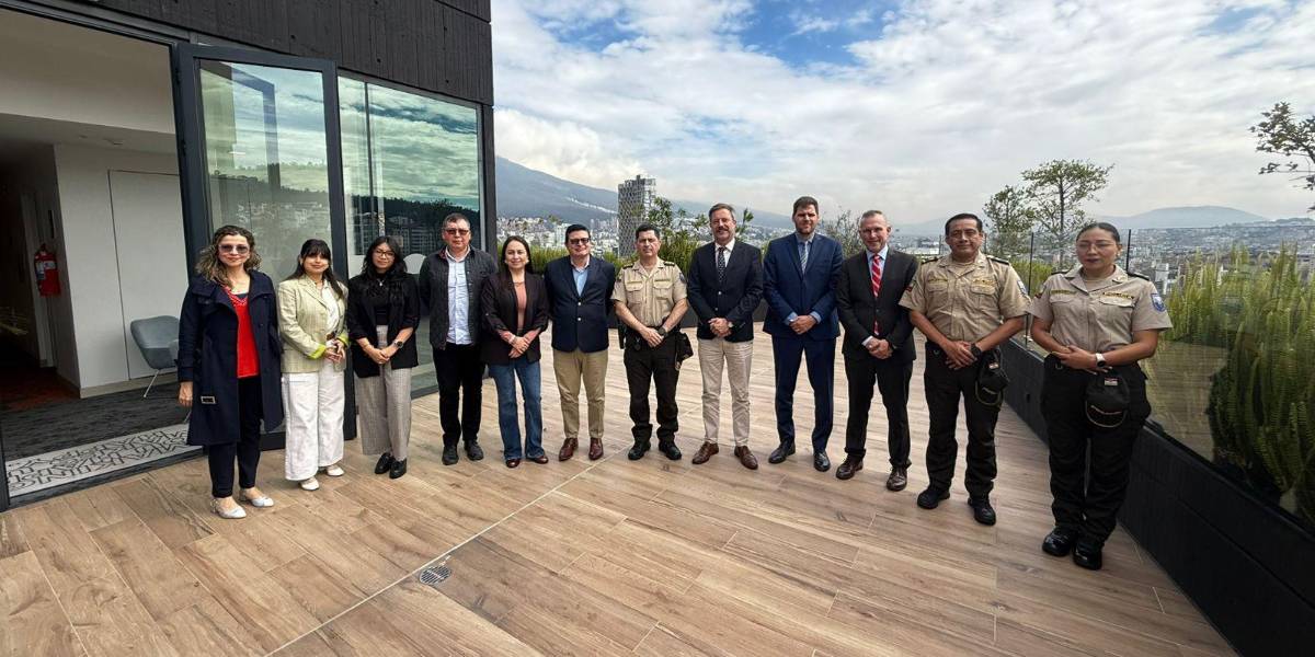 Policía y periodistas presentan el primer acuerdo para fortalecer relaciones en Ecuador
