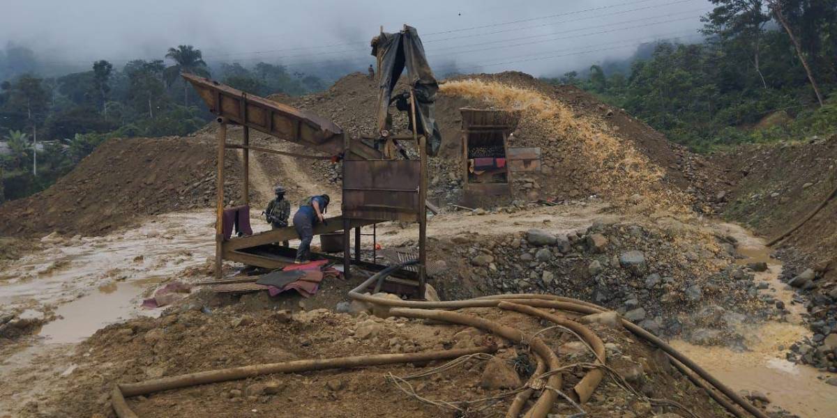 Ecuador y Perú acuerdan un plan binacional de combate contra la minería ilegal en la frontera