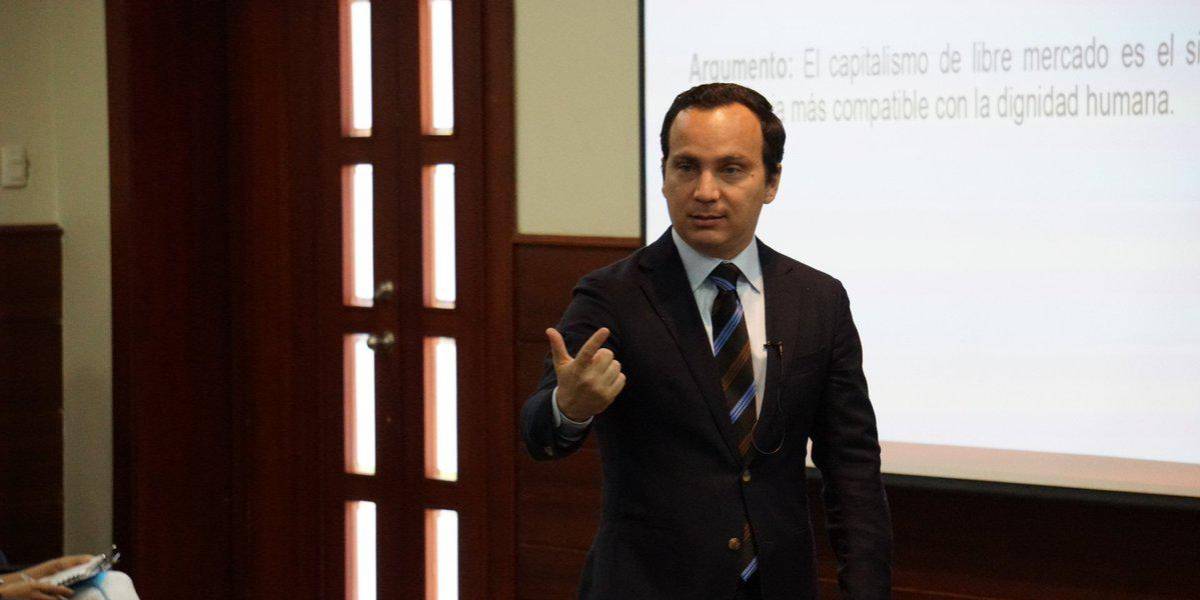 Aparicio Caicedo pasa de un puesto 'ad honorem' a la nómina de la Presidencia