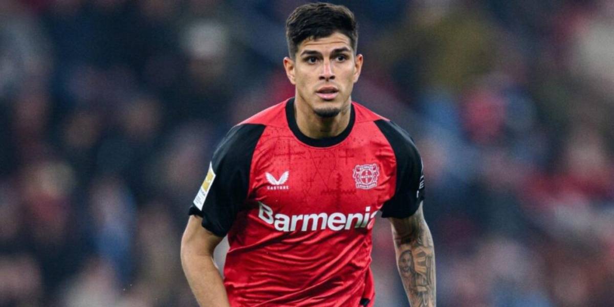 Hincapié quiere irse del Bayer Leverkusen y el Tottenham toma ventaja por un posible fichaje