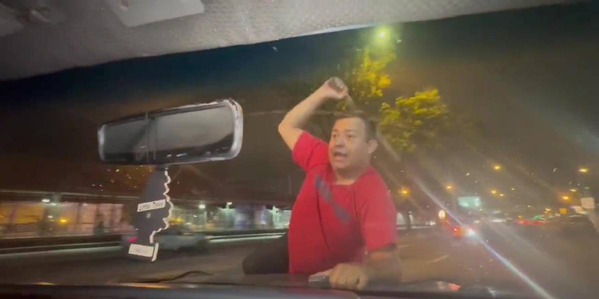 La Policía detiene al agresor que se subió con un bate al parabrisas del carro de una mujer en Guayaquil