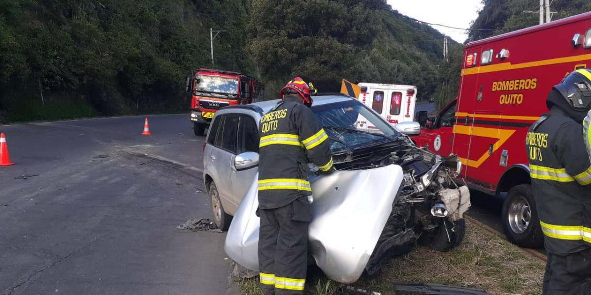 Quito: una persona murió y otra resultó herida en un accidente de tránsito en la av. Simón Bolívar