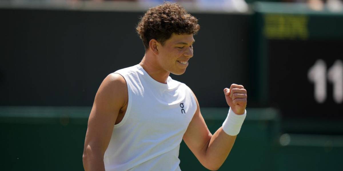 Ben Shelton finiquita en menos de dos minutos su partido pendiente para avanzar a octavos de final en Wimbledon