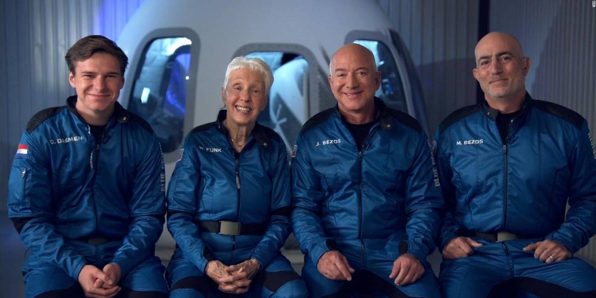 Jeff Bezos despega a bordo del New Shepard rumbo al espacio