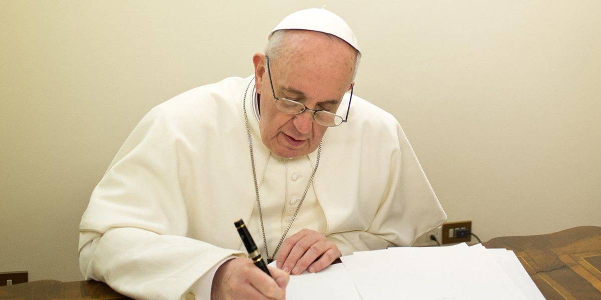 El papa Francisco tuvo una noche tranquila, después de sufrir una crisis en su cuadro respiratorio