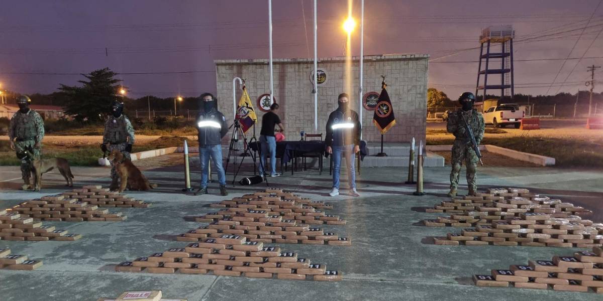 Machala: Cuatro integrantes de Los Lobos detenidos en incautación de 1.3 toneladas de cocaína