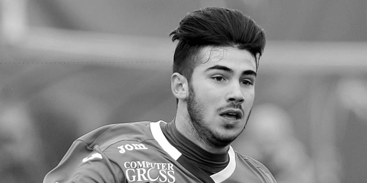 Muere un futbolista semiprofesional de 26 años tras sufrir un fallo cardíaco en el campo