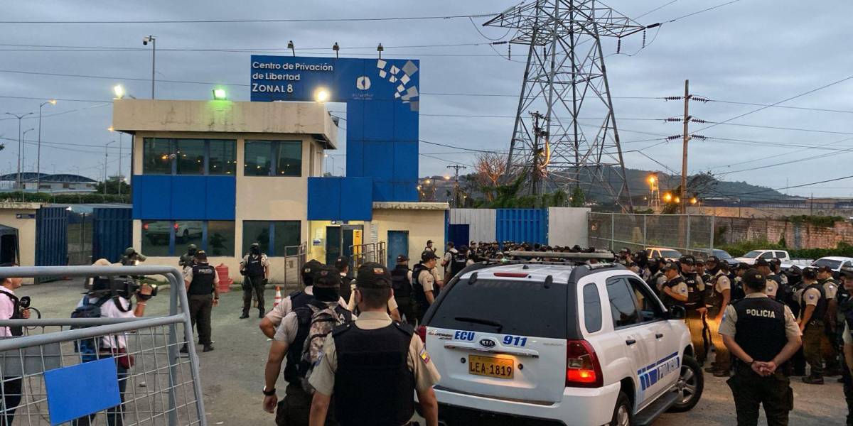 Cientos de policías y militares ingresan nuevamente a la cárcel regional de Guayaquil