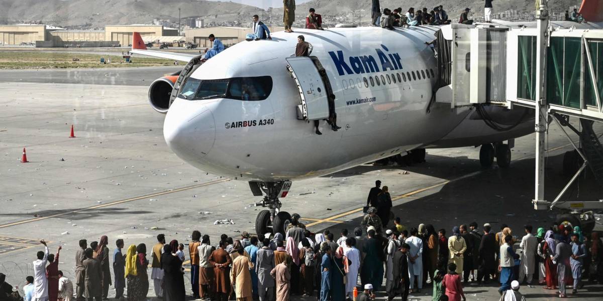 Tropas OTAN seguirán en aeropuerto Kabul y no descartan quedarse tras agosto