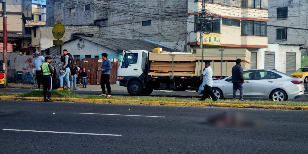 Quito: un adulto mayor falleció atropellado en Calderón
