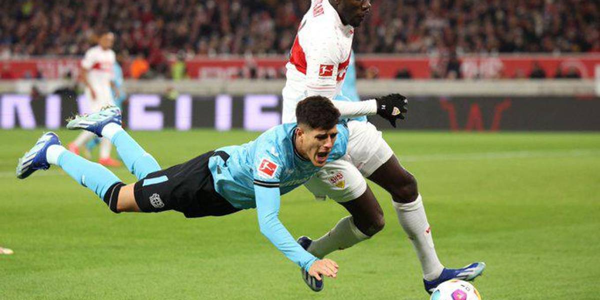 El Bayer Leverkusen de Piero Hincapié empató contra el Stuttgart y sigue invicto