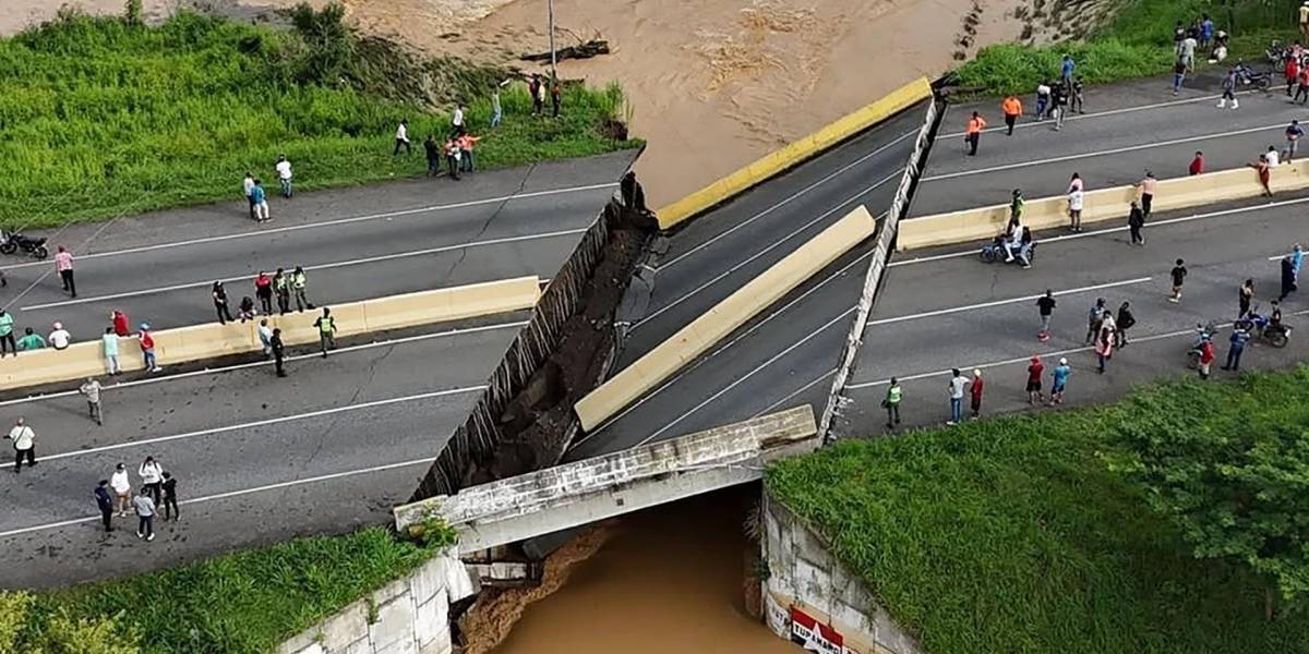Venezuela: Puente en la principal autopista del oeste colapsa tras intensas lluvias