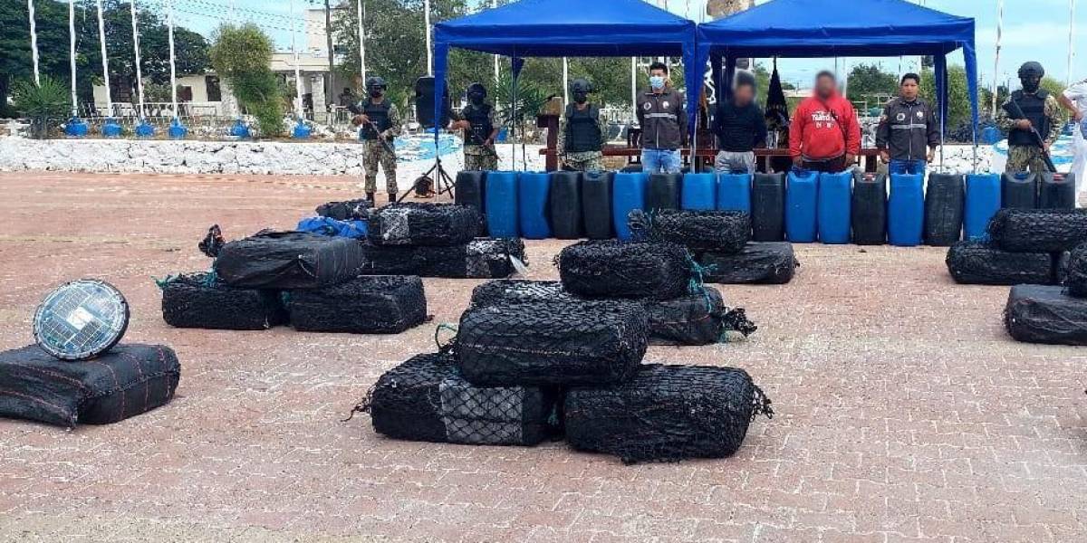 La Policía decomisó 1,1 toneladas de cocaína que se transportaban en una lancha, en el sur de Galápagos