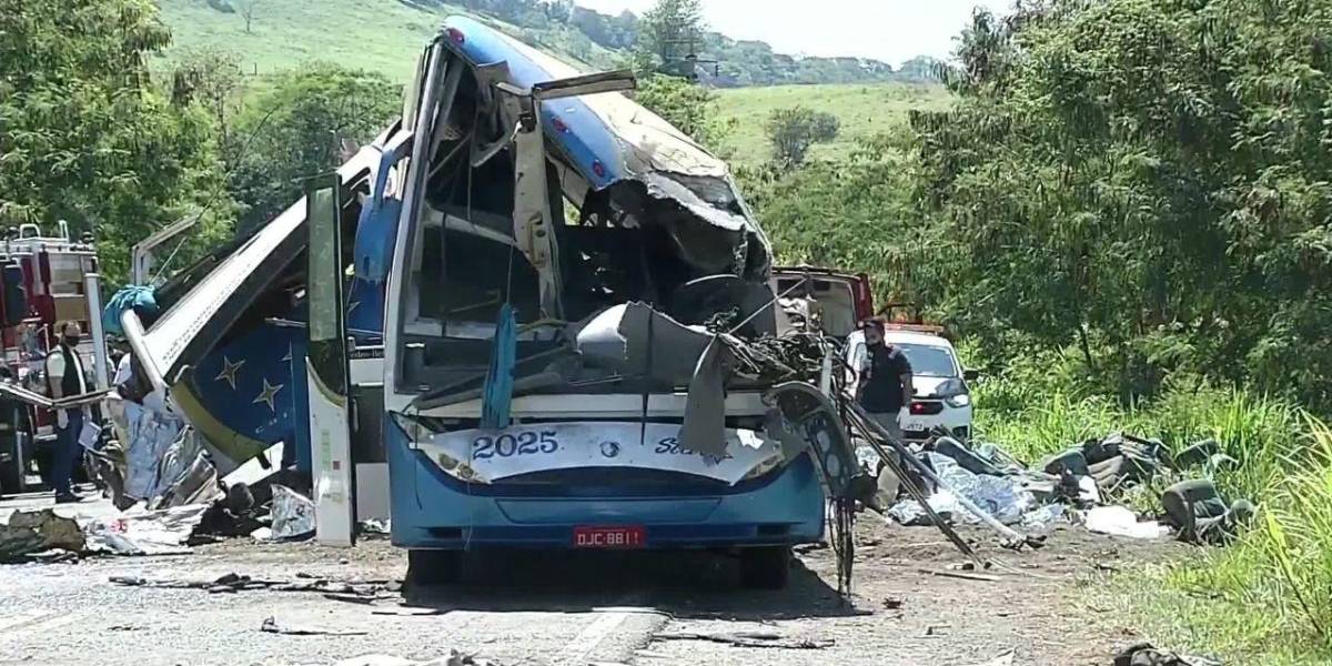 Al menos tres muertos y 37 heridos al accidentarse un autobús en Brasil