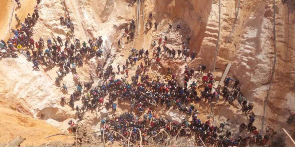 Las labores de rescate empezaron en la mina colapsada en Venezuela que deja más de 30 muertos