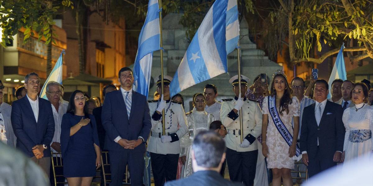 El Saludo a la Aurora Gloriosa y la ofrenda floral iniciaron la celebración de los 203 años de Independencia de Guayaquil