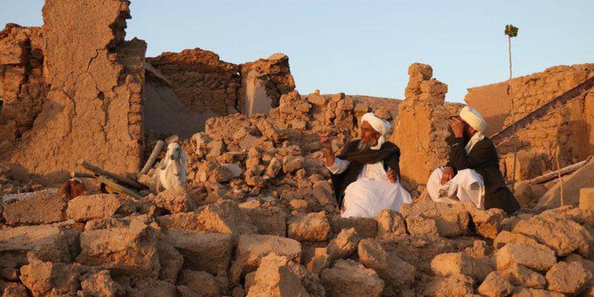 Al menos 2.400 muertos deja un terremoto en el oeste de Afganistán