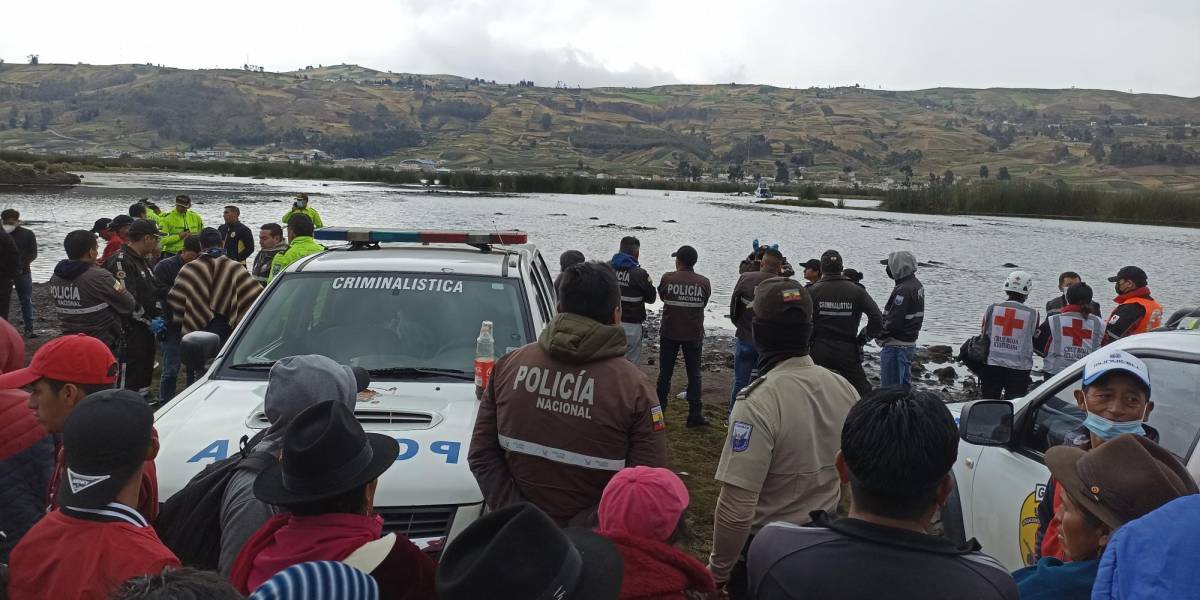 Una mujer y dos menores fallecen en un naufragio en la Laguna de Colta, provincia de Chimborazo