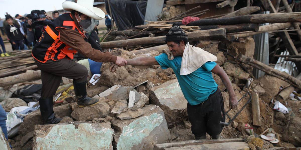 Se elevan a más de 2.400 los damnificados por terremoto en Perú