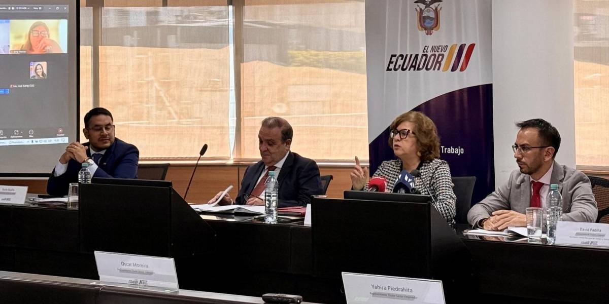 La Ministra del Trabajo prevé que el aumento del salario básico en 2026 sea de USD 16