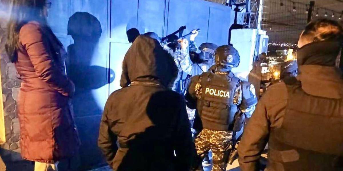 Siete sospechosos de robar autos y bancos fueron detenidos en Salcedo y Ambato