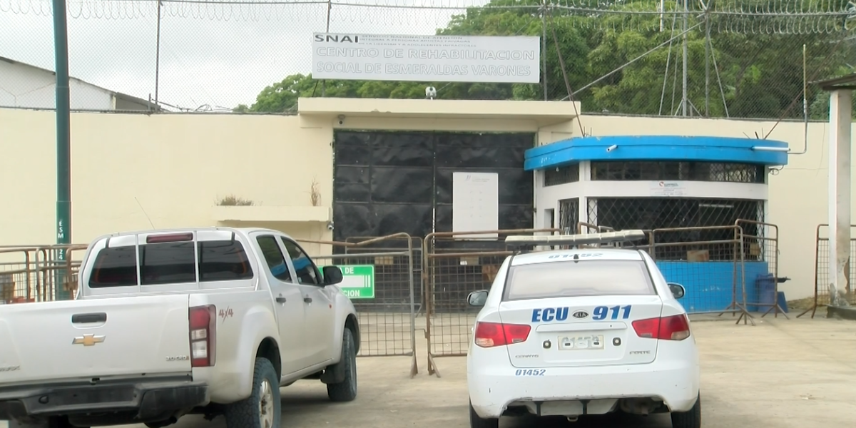 15 guías penitenciarios y dos funcionarios administrativos siguen retenidos en la cárcel de Esmeraldas