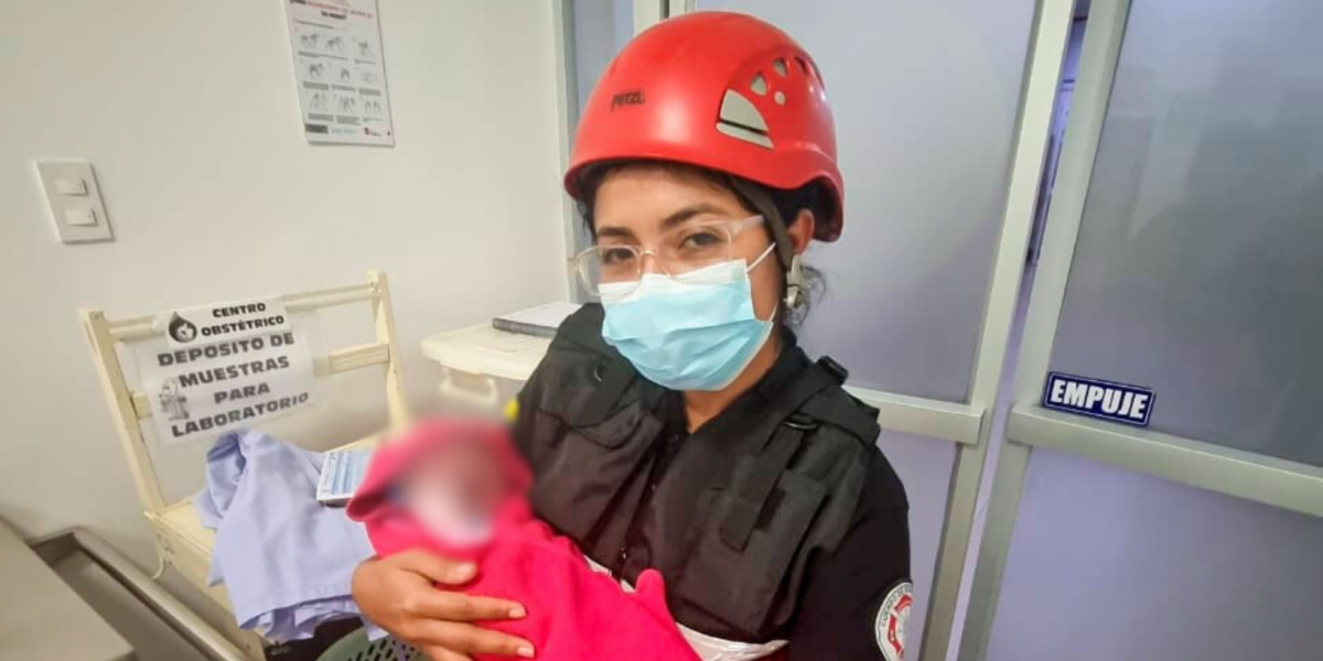 Lago Agrio | Una mujer tuvo a su hijo en una ambulancia de bomberos