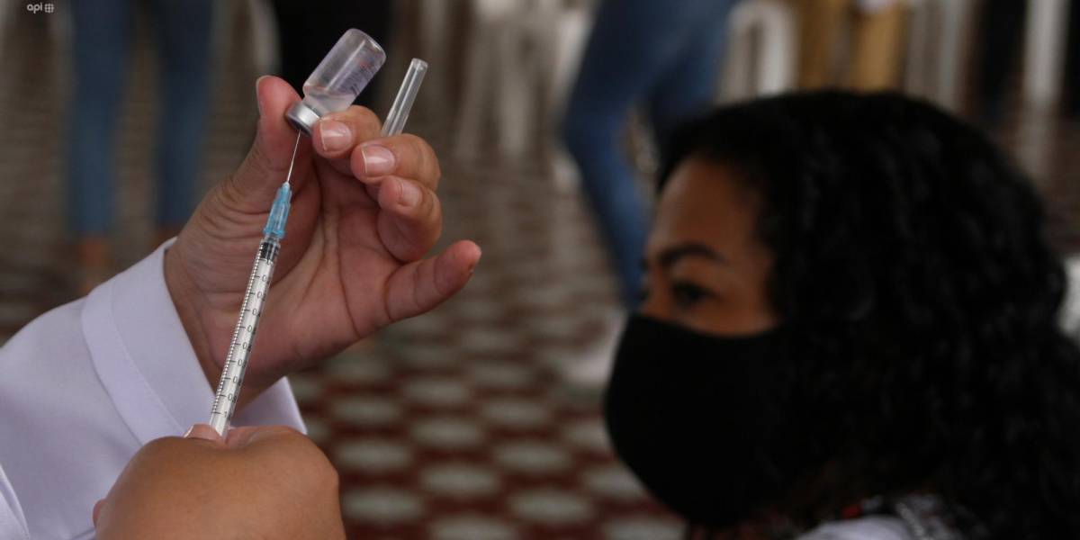 Ecuador respalda la producción de vacunas anticovid en Sudamérica