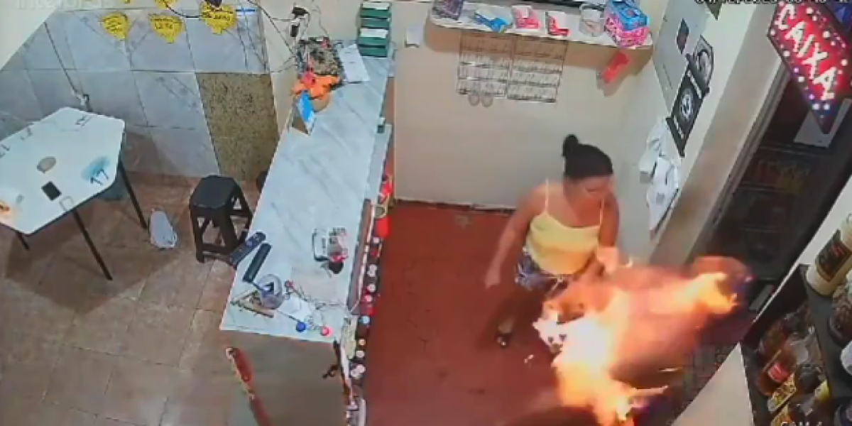 Mujer prende en fuego a su esposo en Río de Janeiro, Brasil