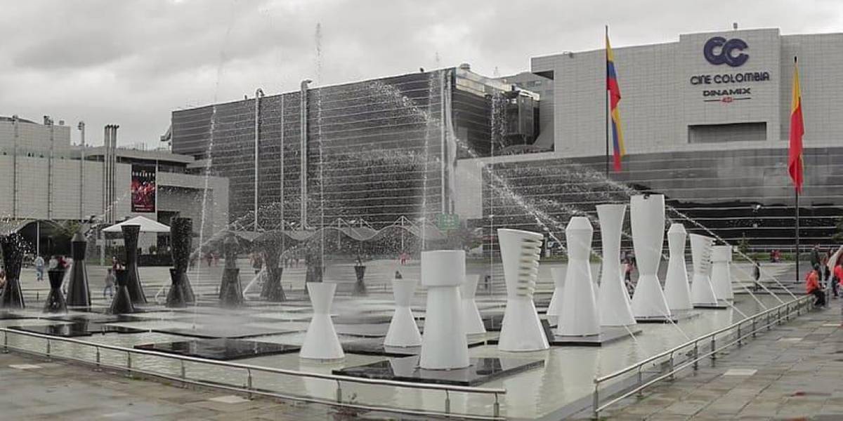 Colombia: Niña ecuatoriana de 5 años falleció por caída de vidrio en centro comercial