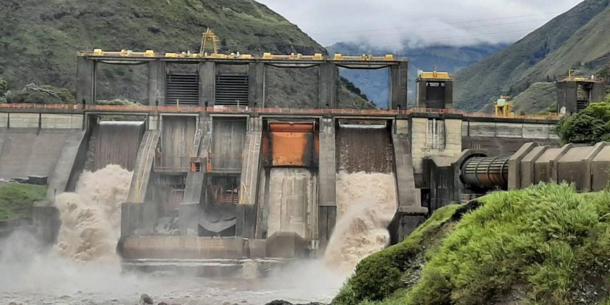 Ecuador declara al sistema eléctrico en emergencia ante retraso de lluvias y bajo nivel de caudales