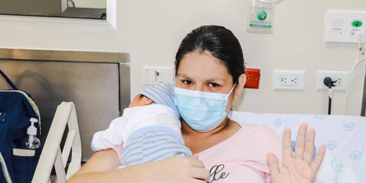 La alegría por los recién nacidos siembra esperanza en Guayaquil, una ciudad golpeada por el COVID-19