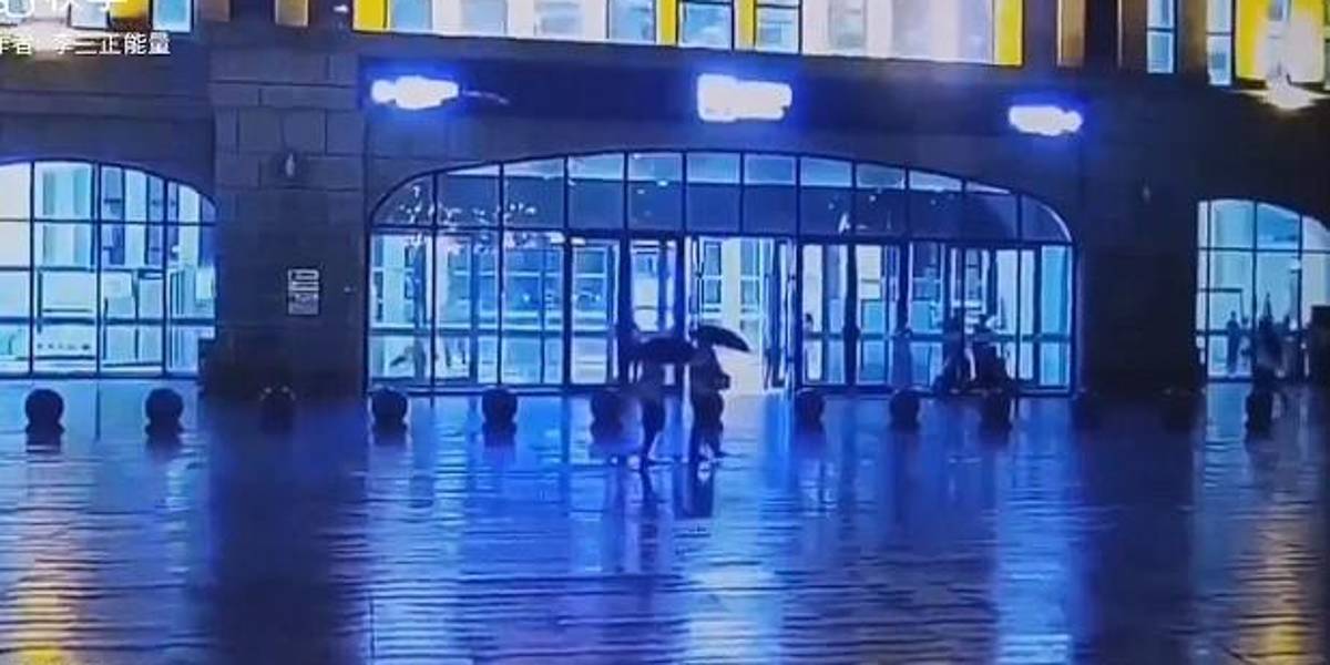 China: una pareja sobrevive tras ser alcanzada por un rayo