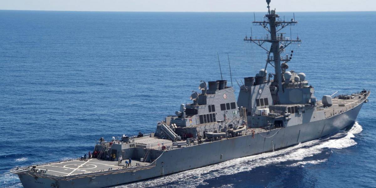 Un buque de guerra de Estados Unidos y embarcaciones mercantes fueron atacadas en el Mar Rojo