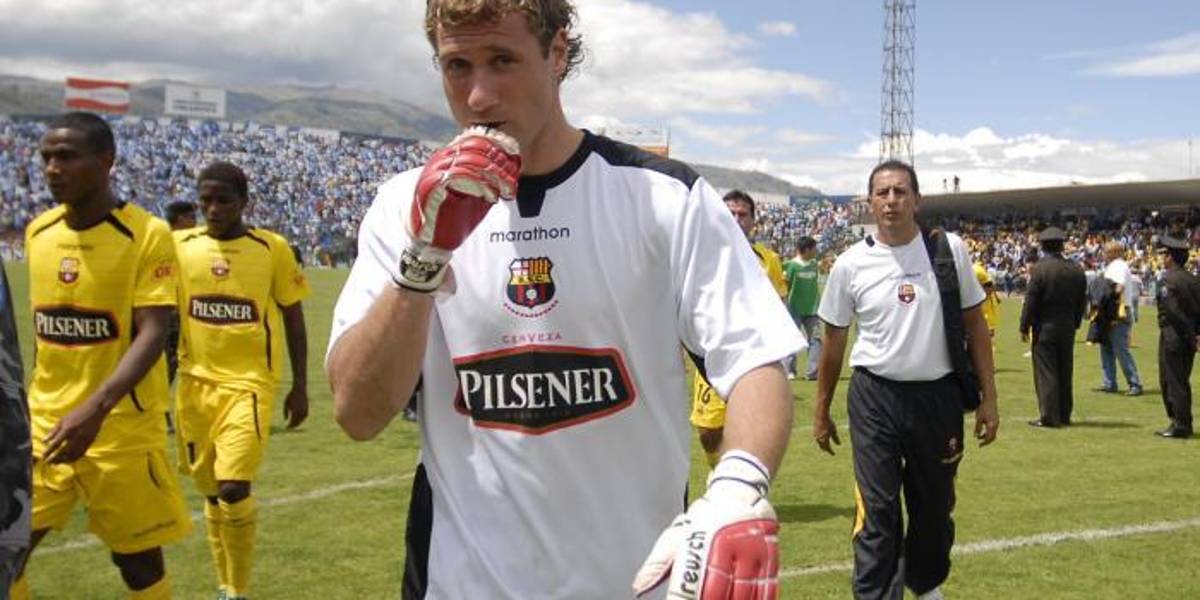 Pablo Santillo, el dueño del récord del arco de BSC, ahora se dedica a la barbería en Argentina