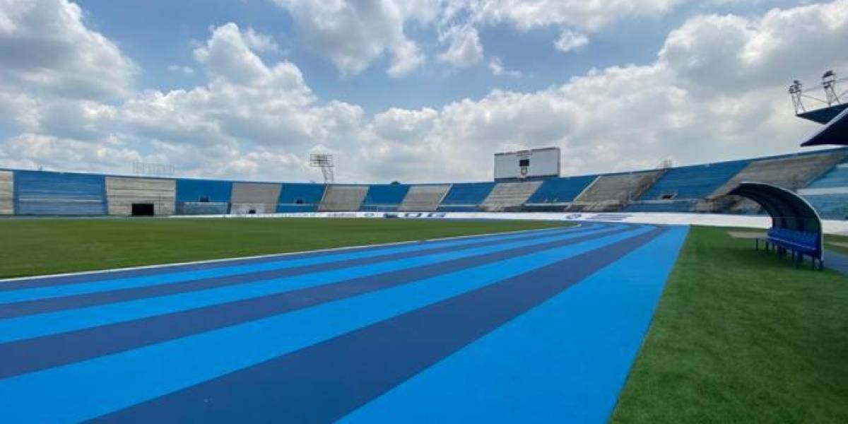 Inauguran cancha sintética en el estadio Alberto Spencer con categoría 'FIFA Quality Pro'
