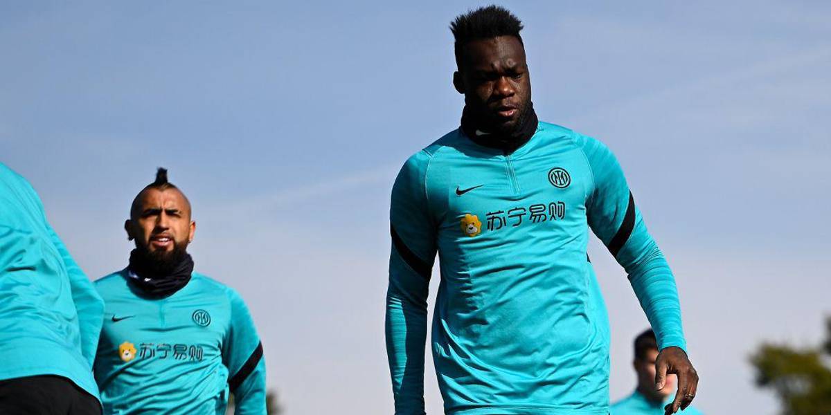 Felipe Caicedo no defiende al Ecuador, tras broma de Vidal