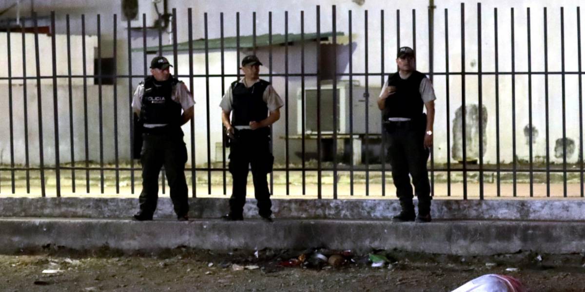 La Fiscalía abre investigación por el asesinato de cinco personas afuera de un centro comercial de Durán