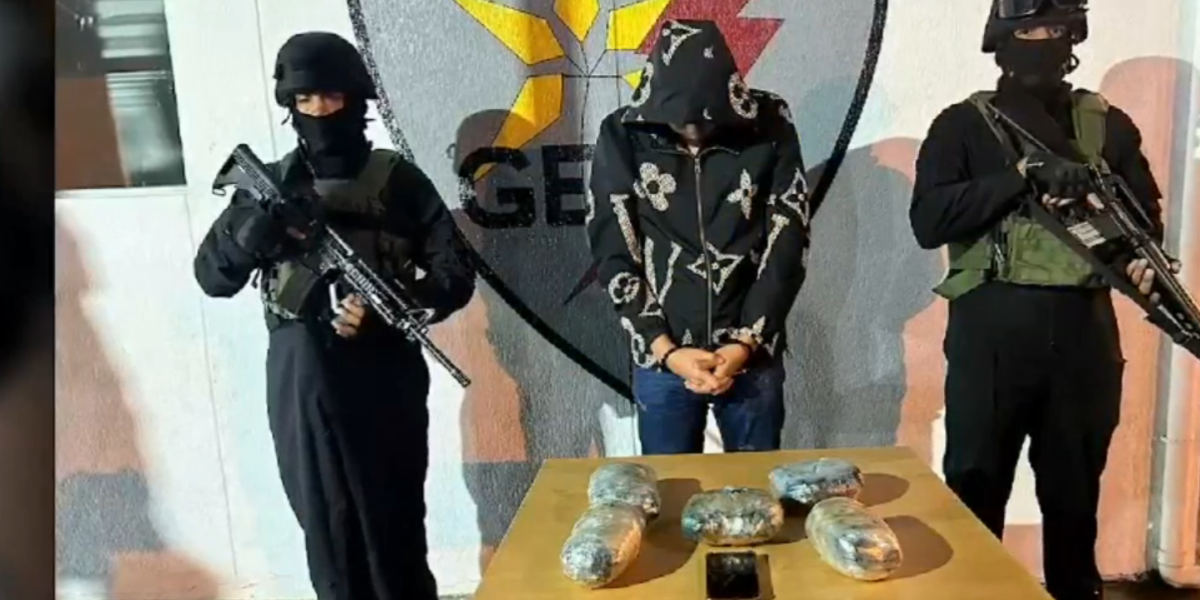 Un militar fue detenido con cinco paquetes de droga dentro de un bus interprovincial de Napo